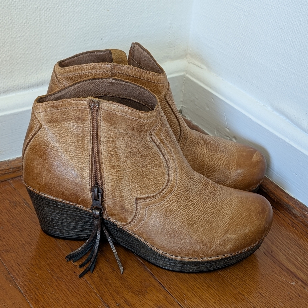 Dansko Veronica ankle boots 37 booties in honey distressed leather